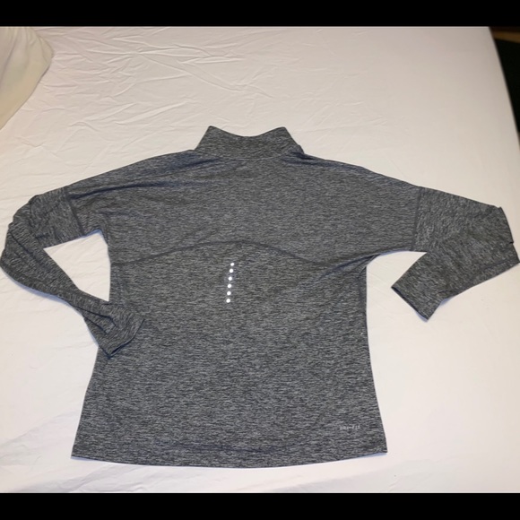 NIKE dry fit workout top - Picture 3 of 3